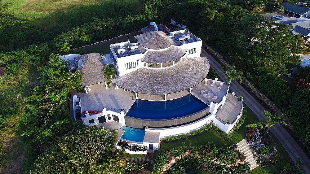 Large villas to rent in Barbados