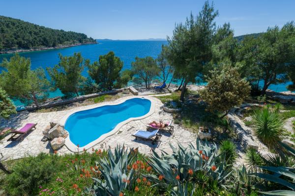 Villa Olive Bay