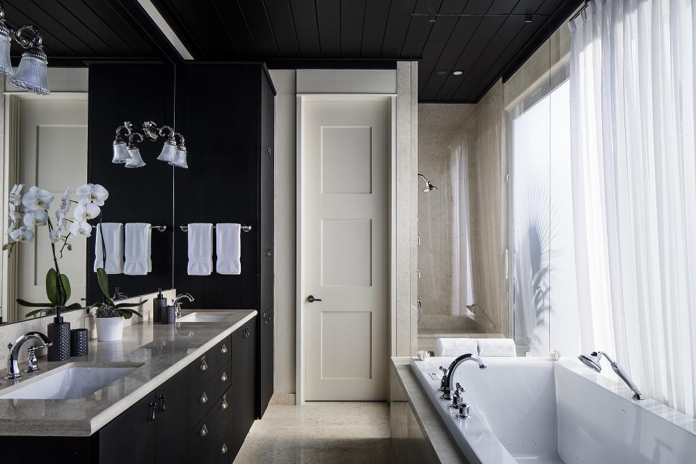 Over Yonder Cay - Exuma Private Island - Meridian House Bathroom Over Yonder Cay