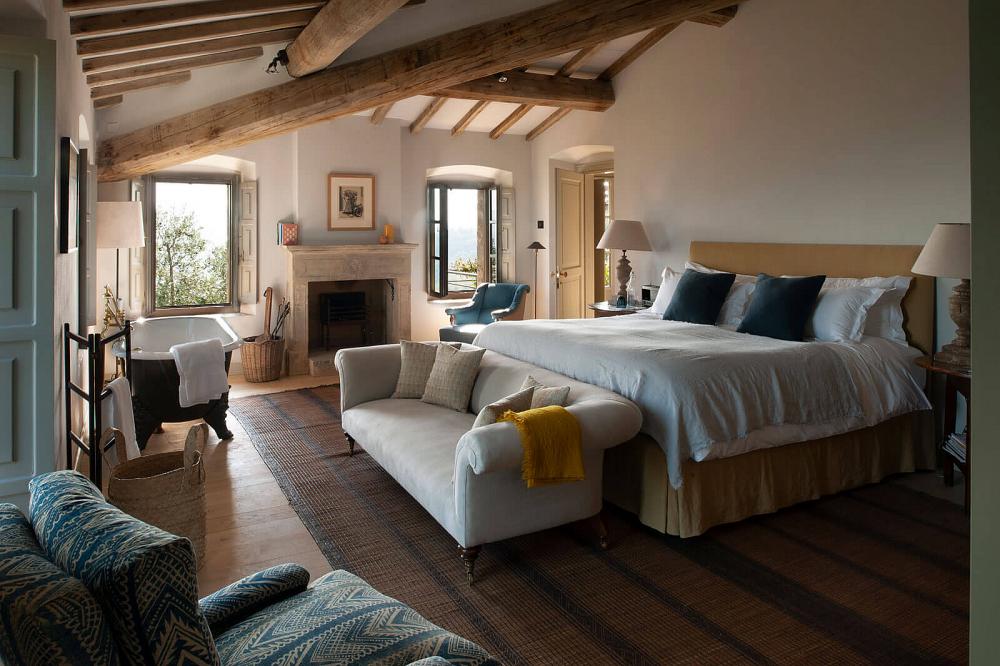 Villa Bell'Aria - Master Bedroom Villa Bell'Aria - Castello di Reschio and Villas Tuscany