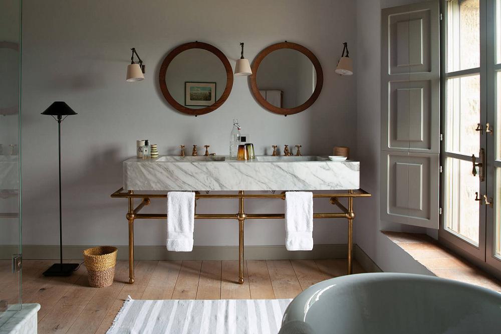 Villa Bell'Aria - Master Bathroom Villa Bell'Aria - Castello di Reschio and Villas Tuscany