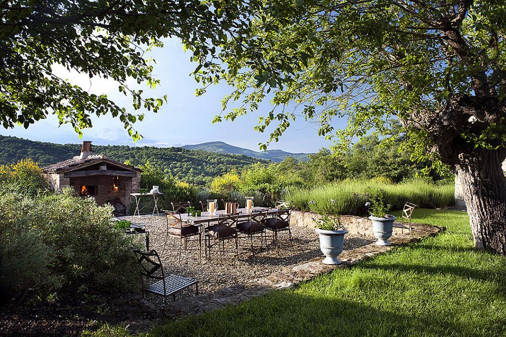 Casa delle Suore House - Dining & bread oven area Casa delle Suore House - Castello di Reschio and Villas Tuscany