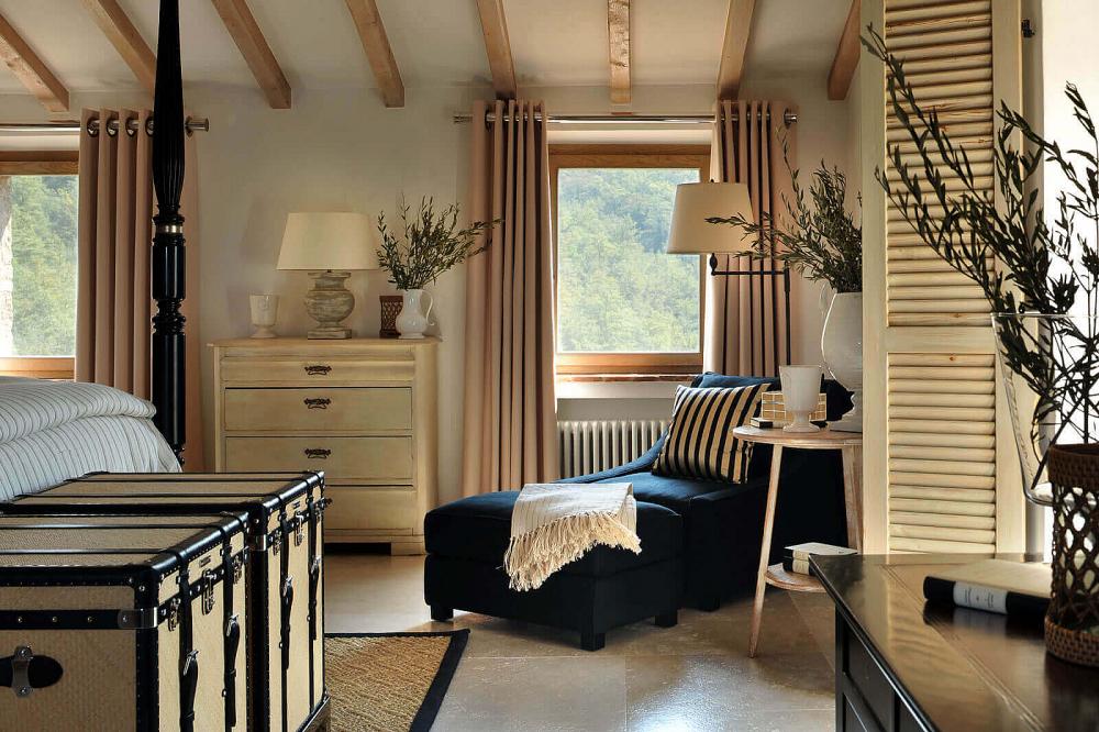 Villa Spinaltermine - Master Bedroom Villa Spinaltermine - Castello di Reschio and Villas Tuscany