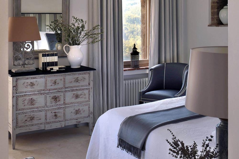 Villa Spinaltermine - Guest Bedroom Villa Spinaltermine - Castello di Reschio and Villas Tuscany