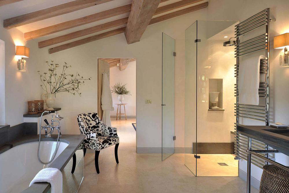 Villa Spinaltermine - Master Bathroom Villa Spinaltermine - Castello di Reschio and Villas Tuscany