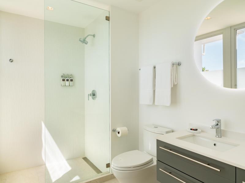 Milestone , Grace Bay , Providenciales 