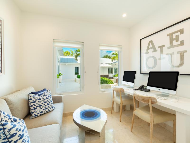 Milestone , Grace Bay , Providenciales 