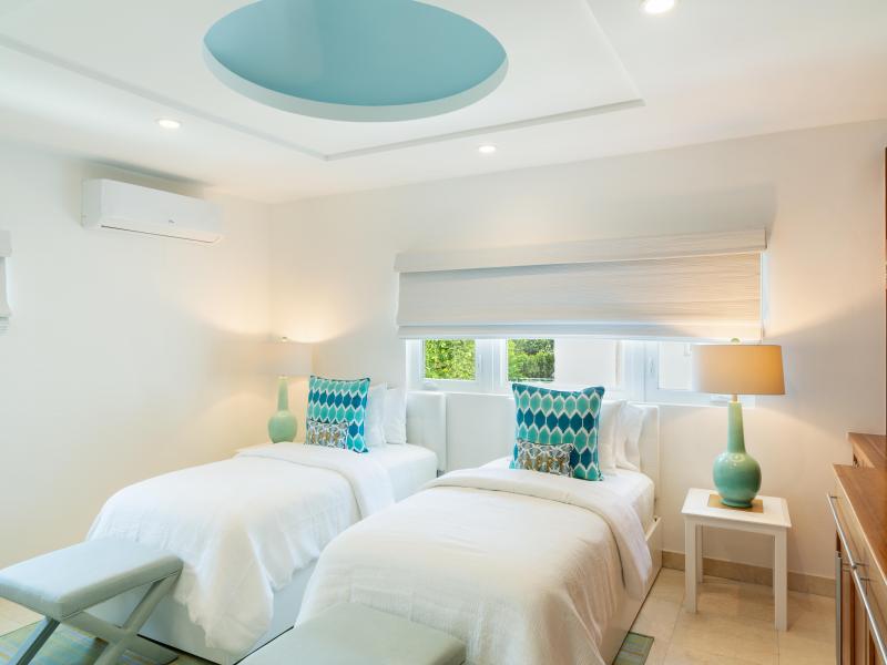 Milestone , Grace Bay , Providenciales 