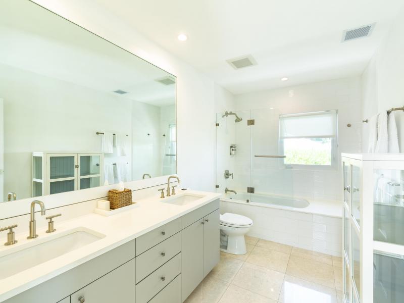 Milestone , Grace Bay , Providenciales 