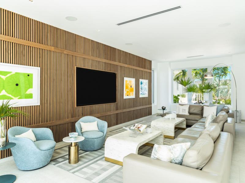 Milestone , Grace Bay , Providenciales 