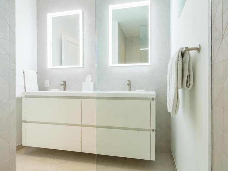 Milestone , Grace Bay , Providenciales 