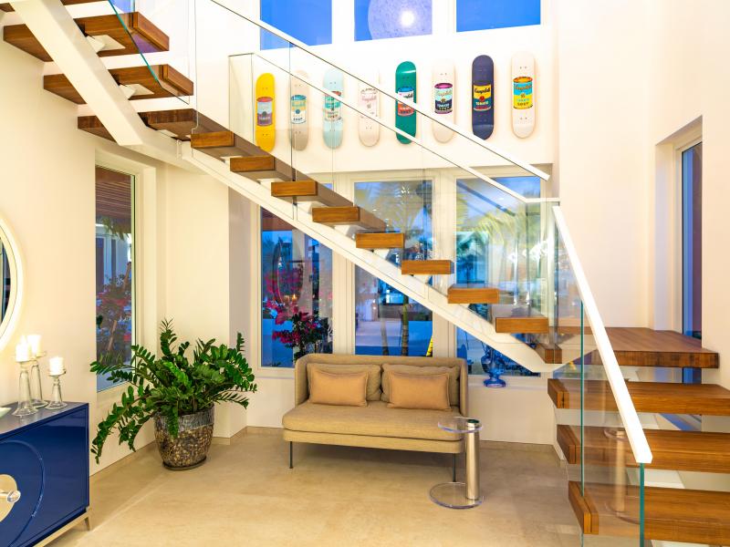 Milestone , Grace Bay , Providenciales 
