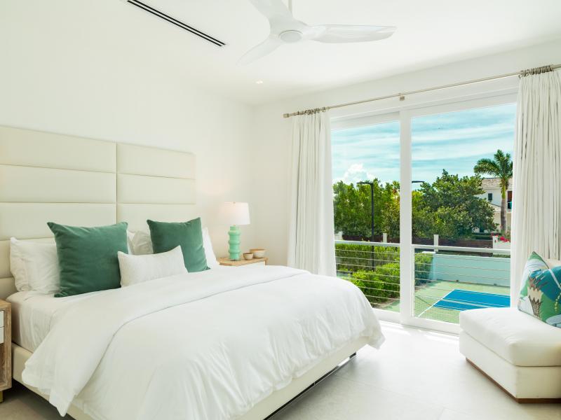 Milestone , Grace Bay , Providenciales 