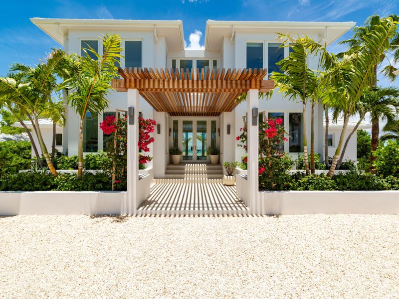 Milestone , Grace Bay , Providenciales 