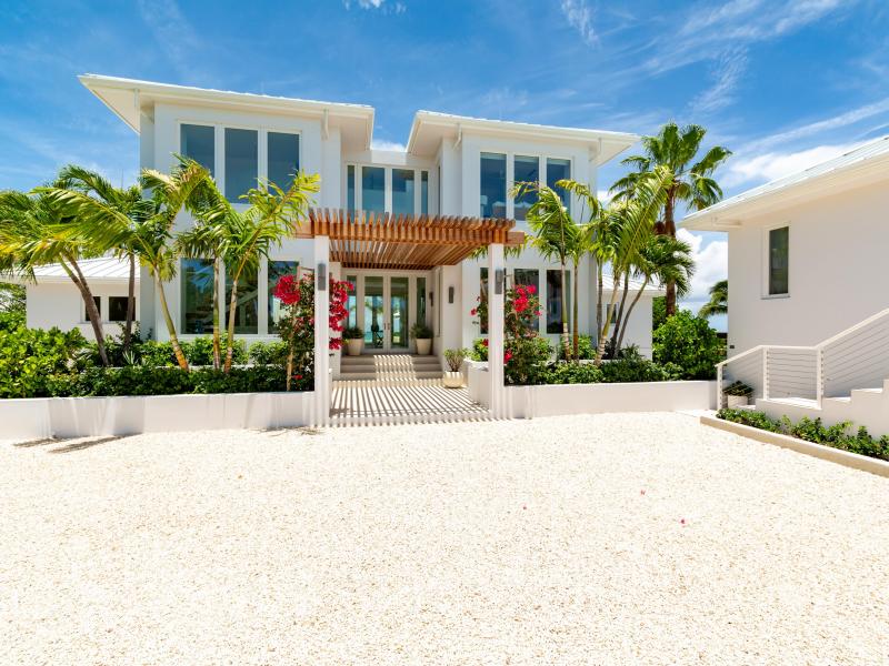 Milestone , Grace Bay , Providenciales 