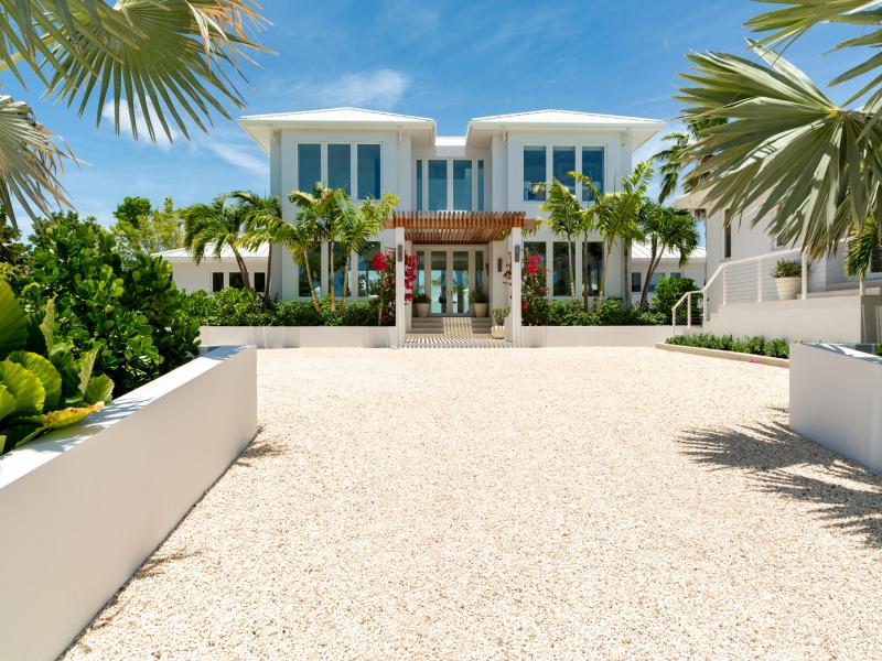Milestone , Grace Bay , Providenciales 
