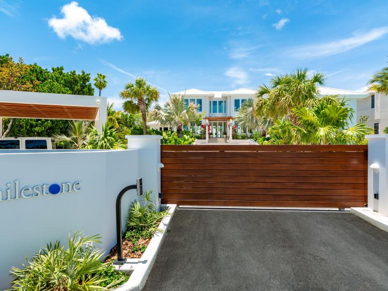 Milestone , Grace Bay , Providenciales 