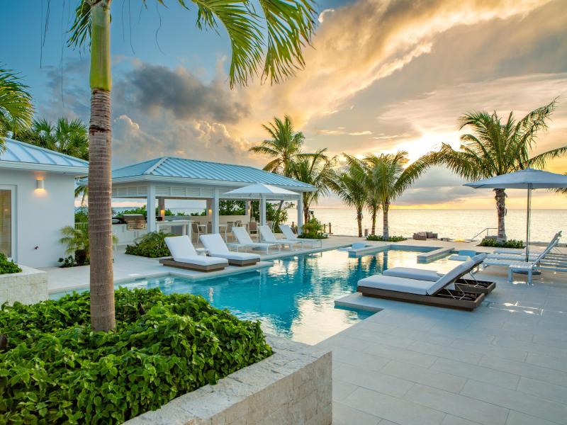 Milestone , Grace Bay , Providenciales 