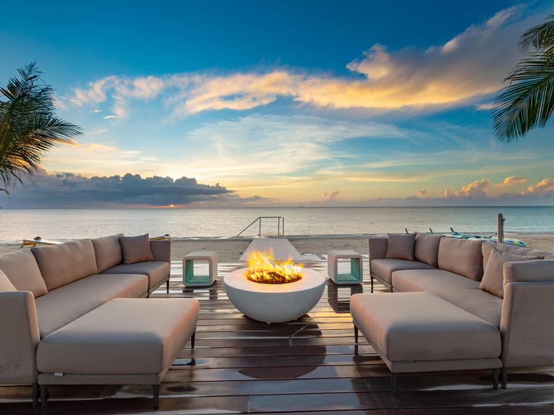 Milestone , Grace Bay , Providenciales 