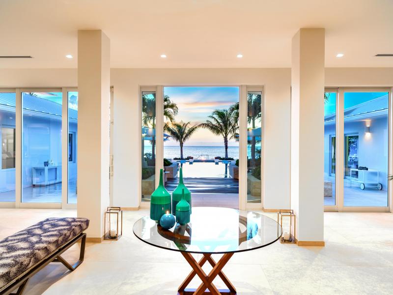 Milestone , Grace Bay , Providenciales 