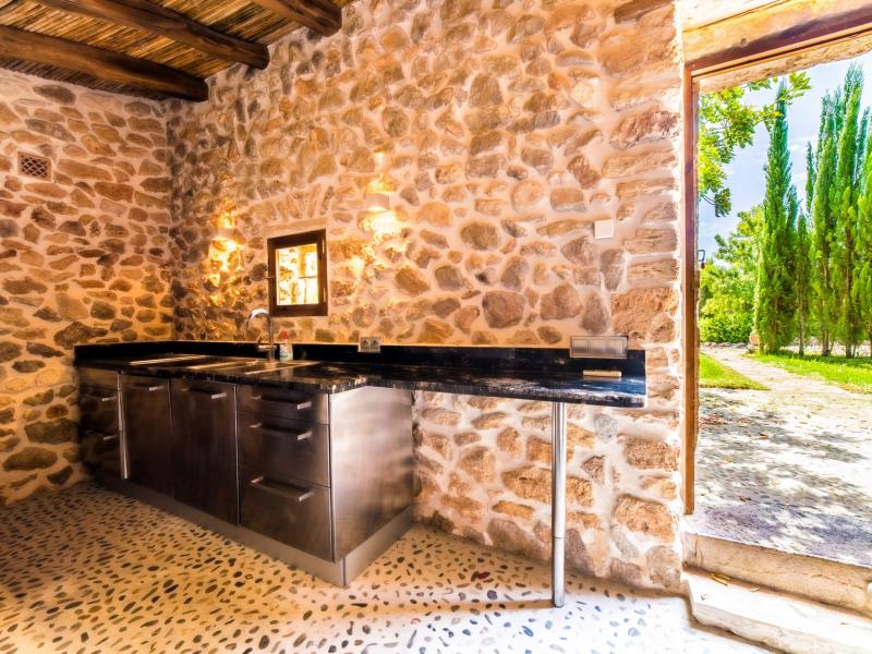 Son Sard , East , Son Severa 