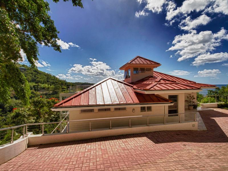 Trou Rolland , Marigot Bay 