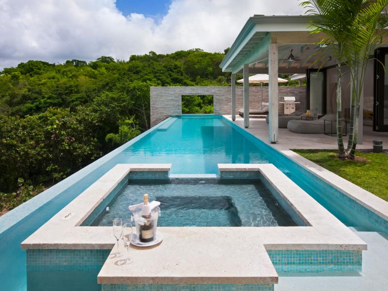 Four Seasons Nevis , St Kitts 