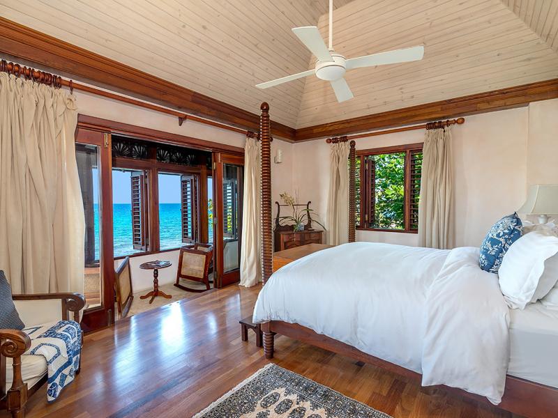 Hidden Bay by the Sea , Runaway Bay 