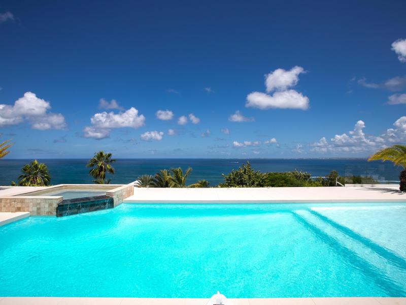 Dream in Blue , Happy Bay 