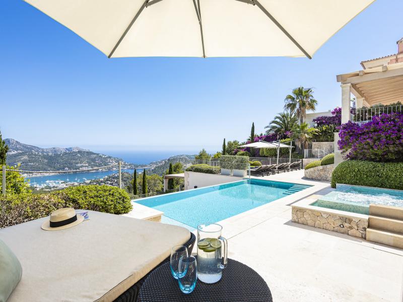 Finca Finesse , West 