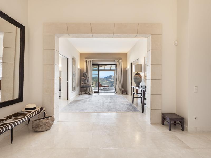 Finca Finesse , West 