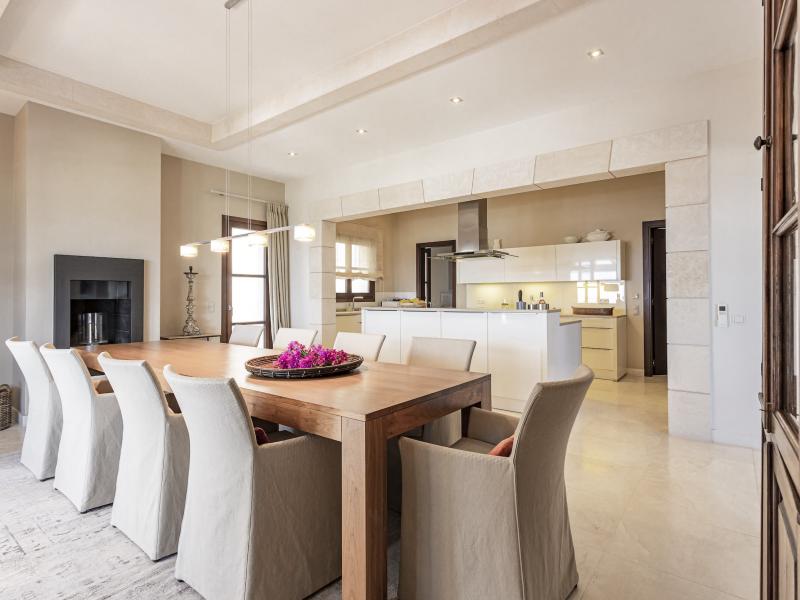 Finca Finesse , West 