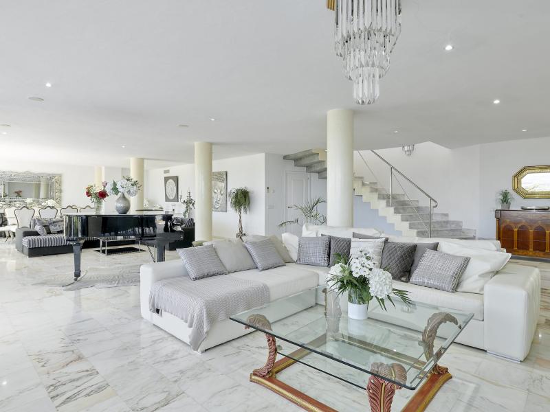 Can Rimbau Heights , East , Jesus 