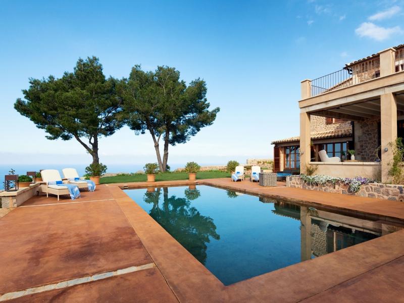 Villa Rafaella , West 