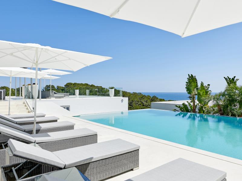 Villa La Costa , East 