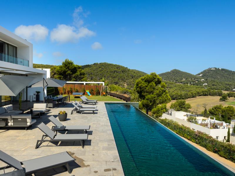 Villa Minimal , East , Roca Llisa 