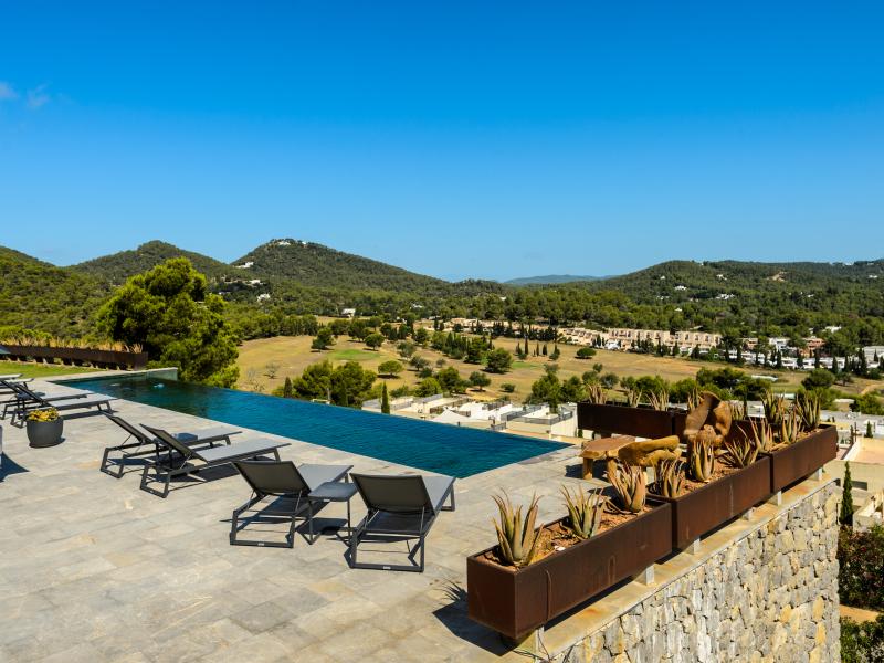 Villa Minimal , East , Roca Llisa 