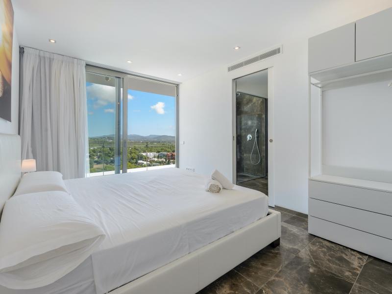 Villa Minimal , East , Roca Llisa 