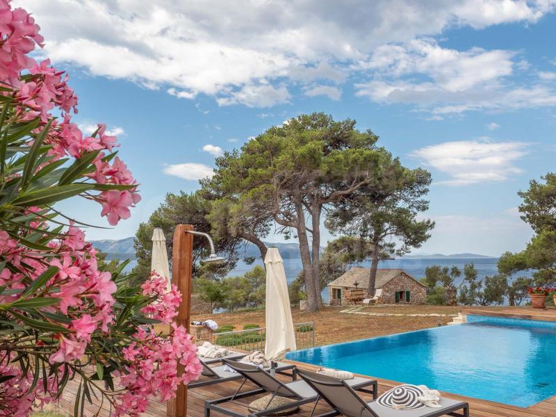 Villa Beachfront Oasis , Islands 