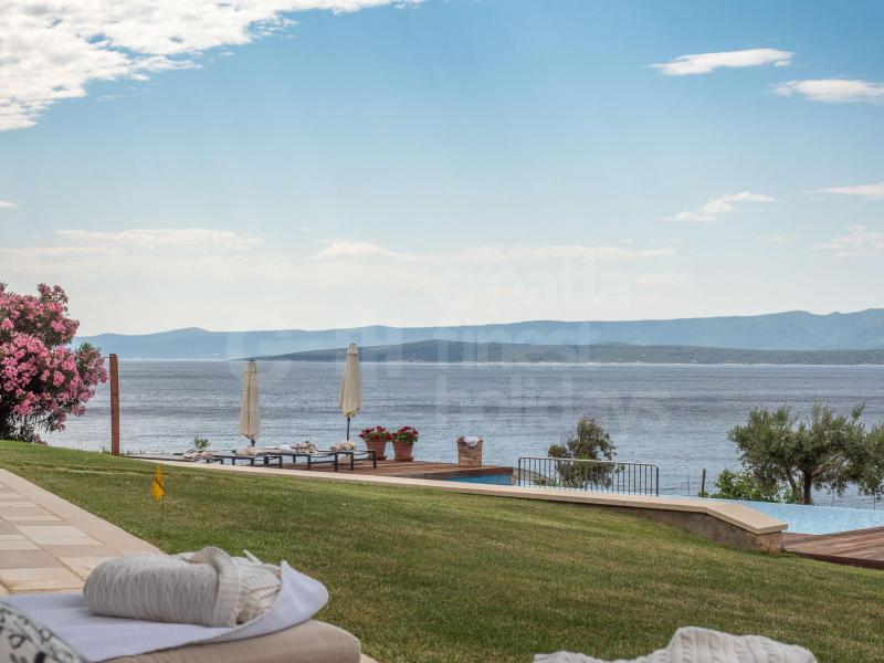 Villa Beachfront Oasis , Islands 