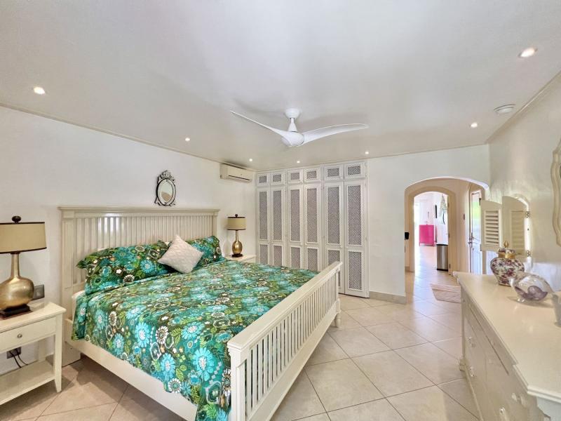 Glitter Bay 209 , St James 