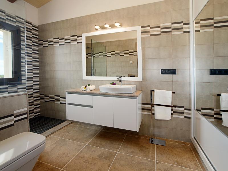 Villa Antonio , East 