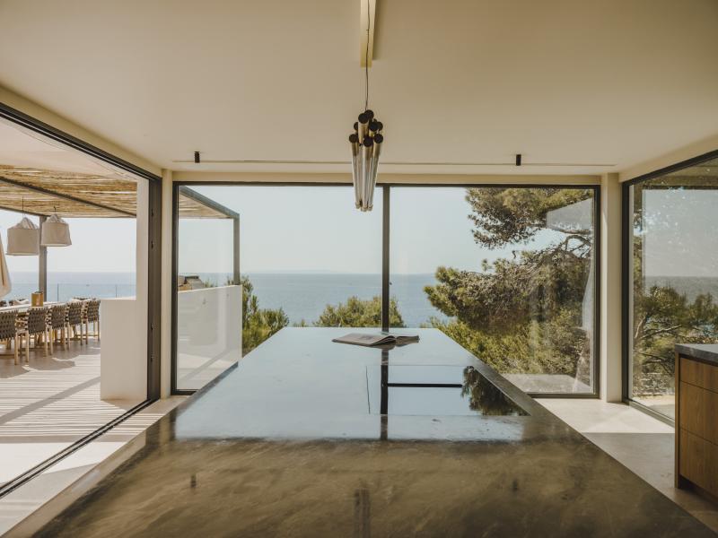 Villa Nereo , East , Roca Llisa 