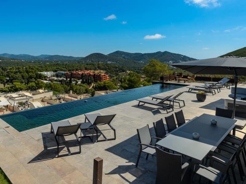 Villa Minimal , East , Roca Llisa 