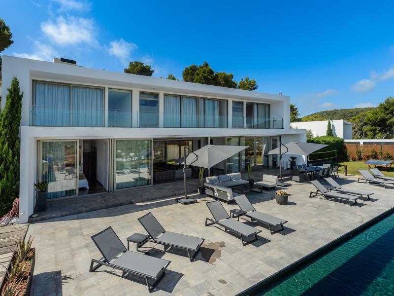 Villa Minimal , East , Roca Llisa 