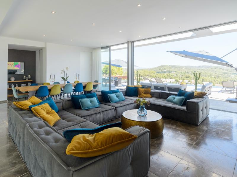 Villa Minimal , East , Roca Llisa 