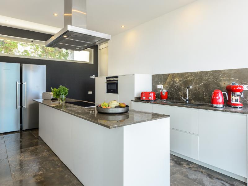 Villa Minimal , East , Roca Llisa 