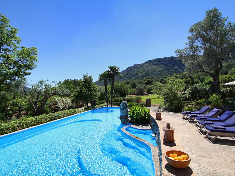 Casa Calabasas , North 