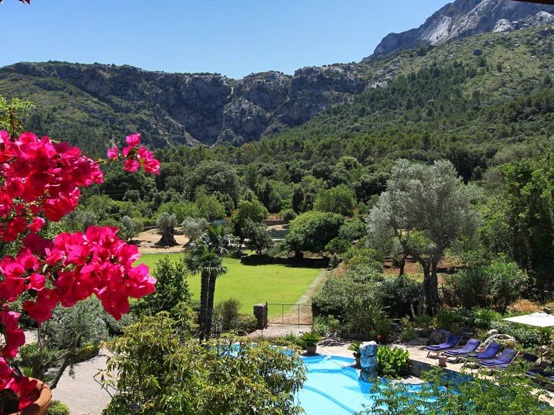 Casa Calabasas , North 