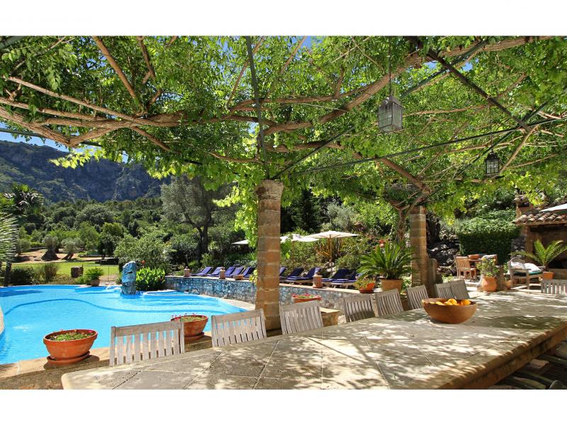 Casa Calabasas , North 